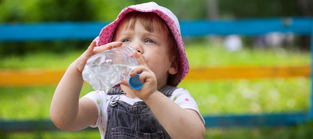Quando o bebê deve começar a beber água?