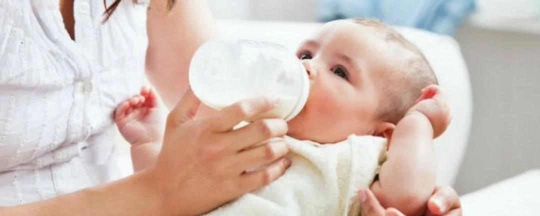 Por que não devemos engrossar o leite do bebê?